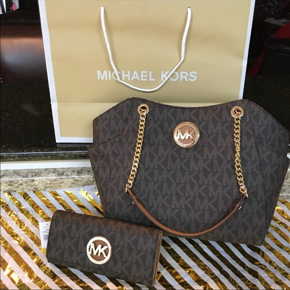 Michael Kors Signature JET SET Chain Tote